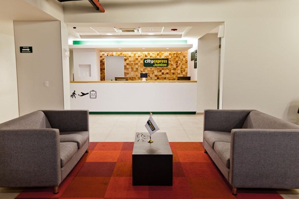 City Express Junior By Marriott Вильяэрмоса Экстерьер фото
