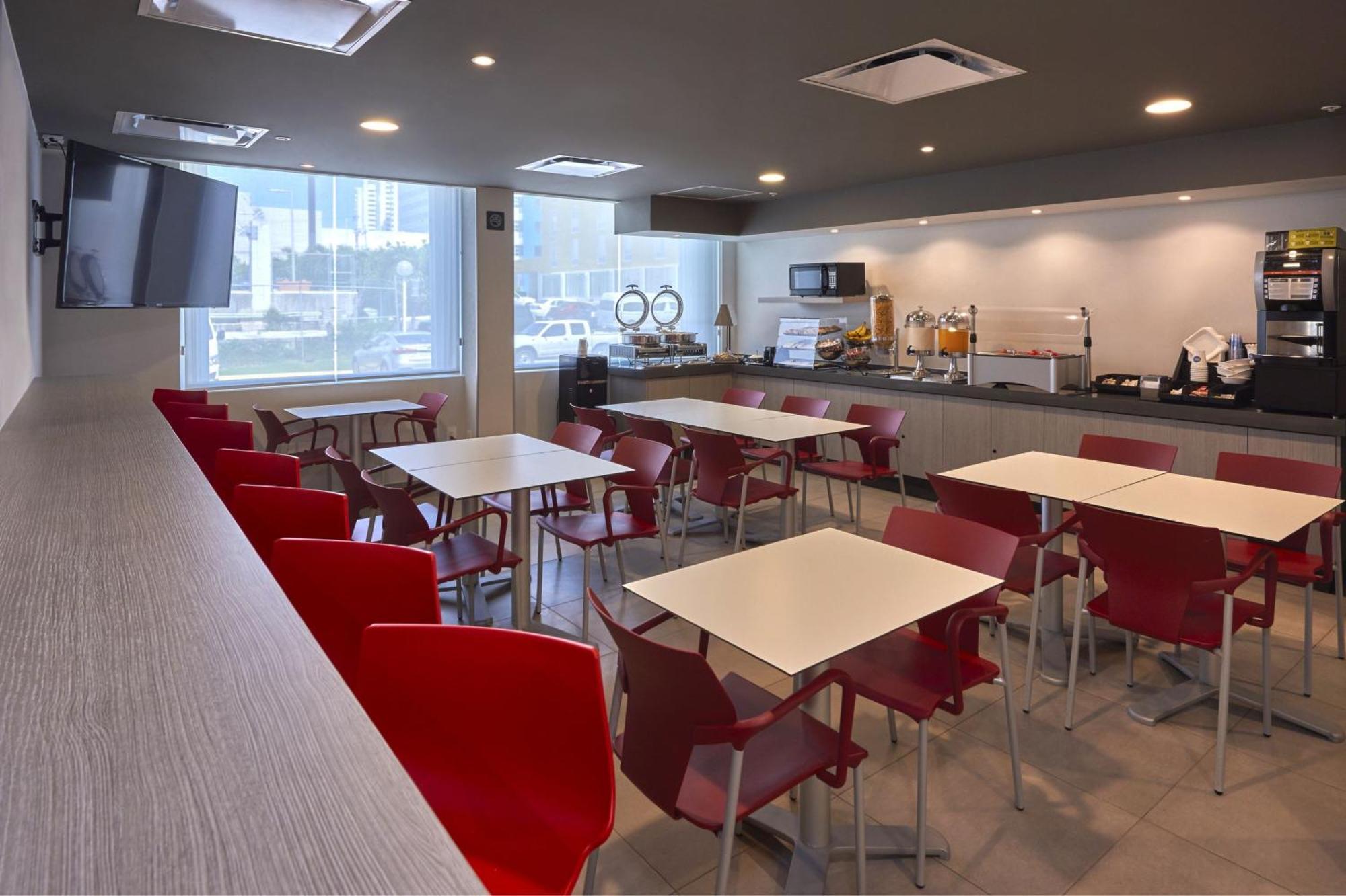 City Express Junior By Marriott Вильяэрмоса Экстерьер фото
