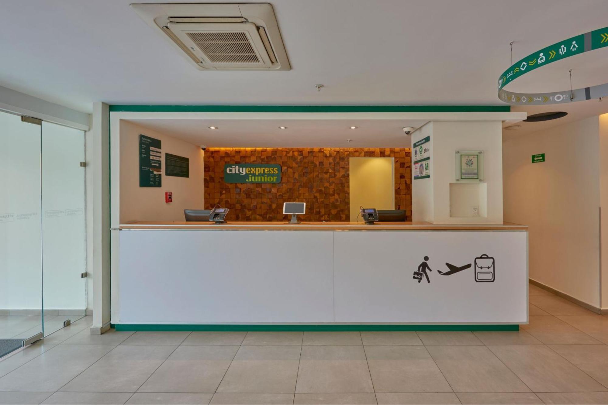 City Express Junior By Marriott Вильяэрмоса Экстерьер фото