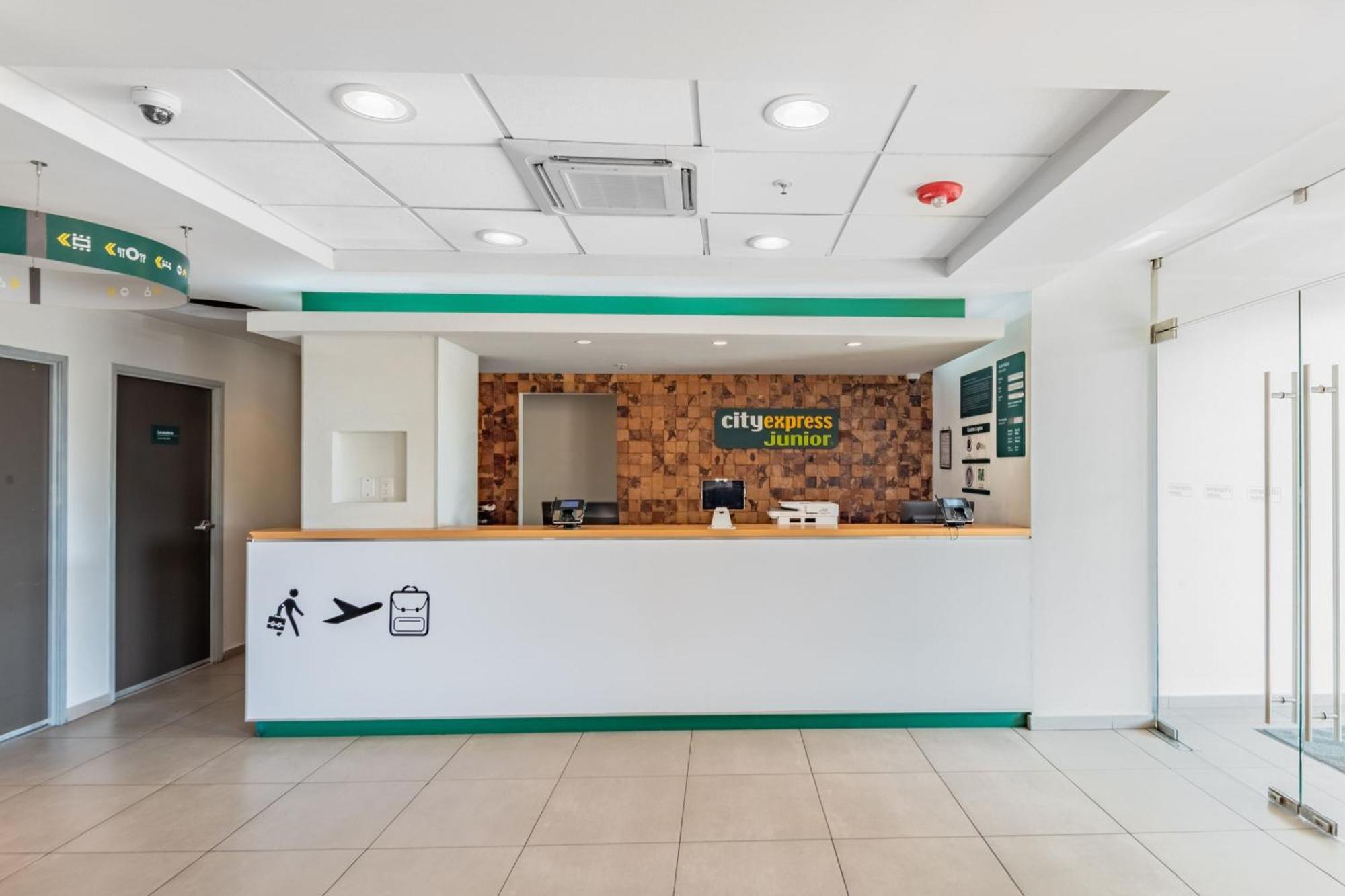 City Express Junior By Marriott Вильяэрмоса Экстерьер фото