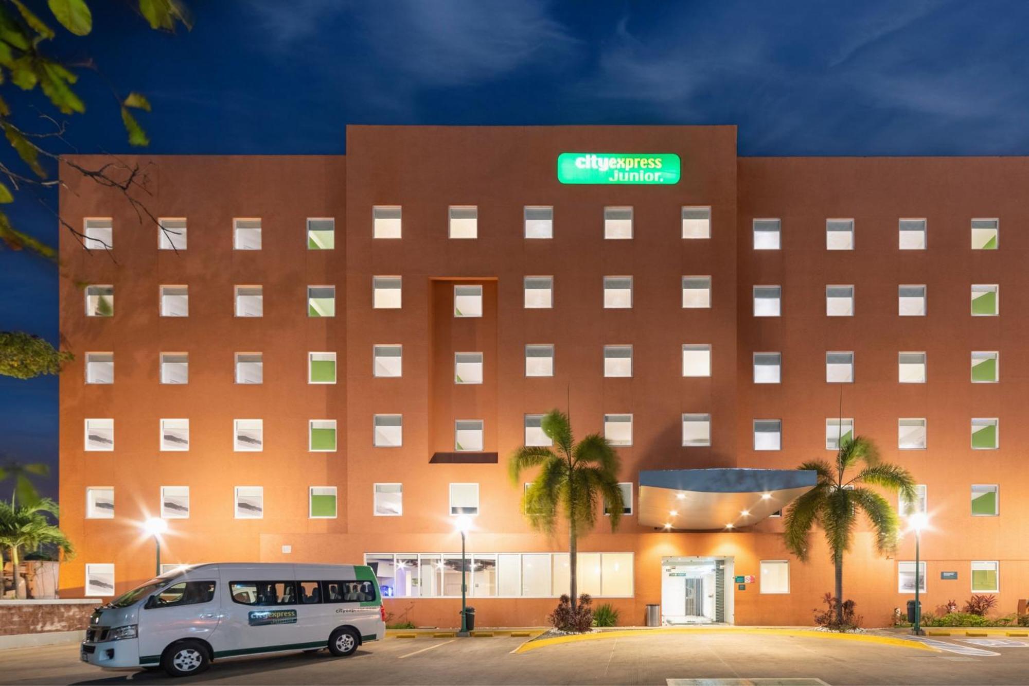 City Express Junior By Marriott Вильяэрмоса Экстерьер фото