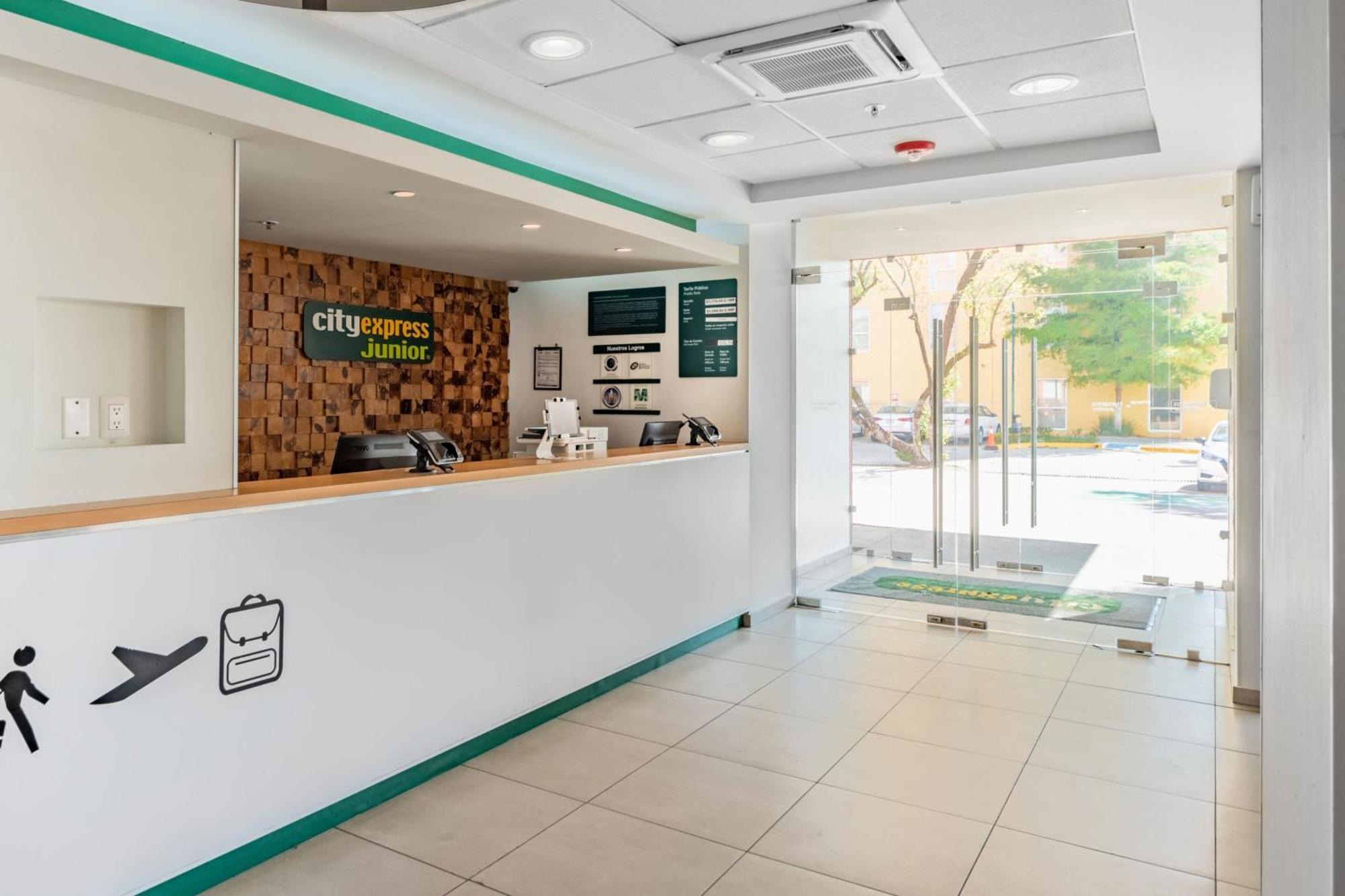City Express Junior By Marriott Вильяэрмоса Экстерьер фото